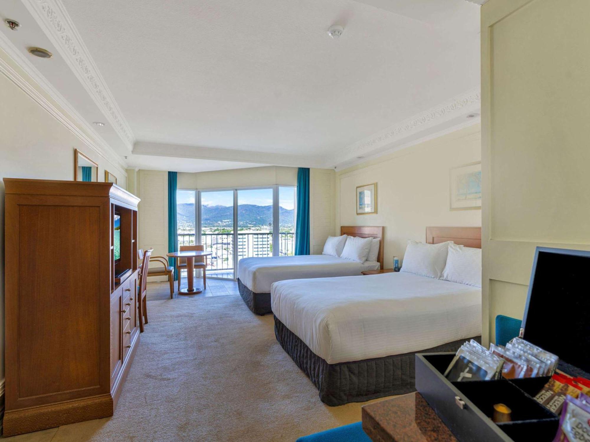 Pullman Cairns International Hotell Exteriör bild A room at the Hilton Sydney