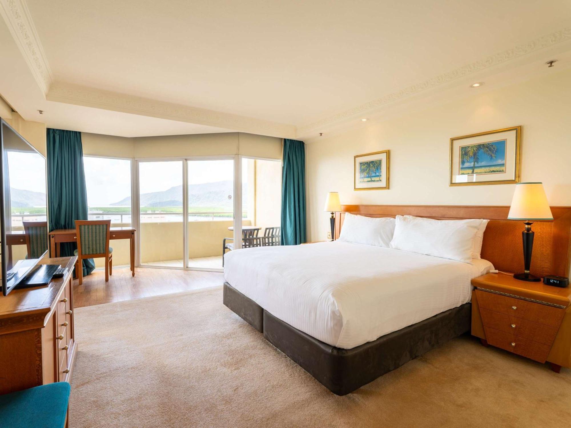 Pullman Cairns International Hotell Exteriör bild A room at the hotel