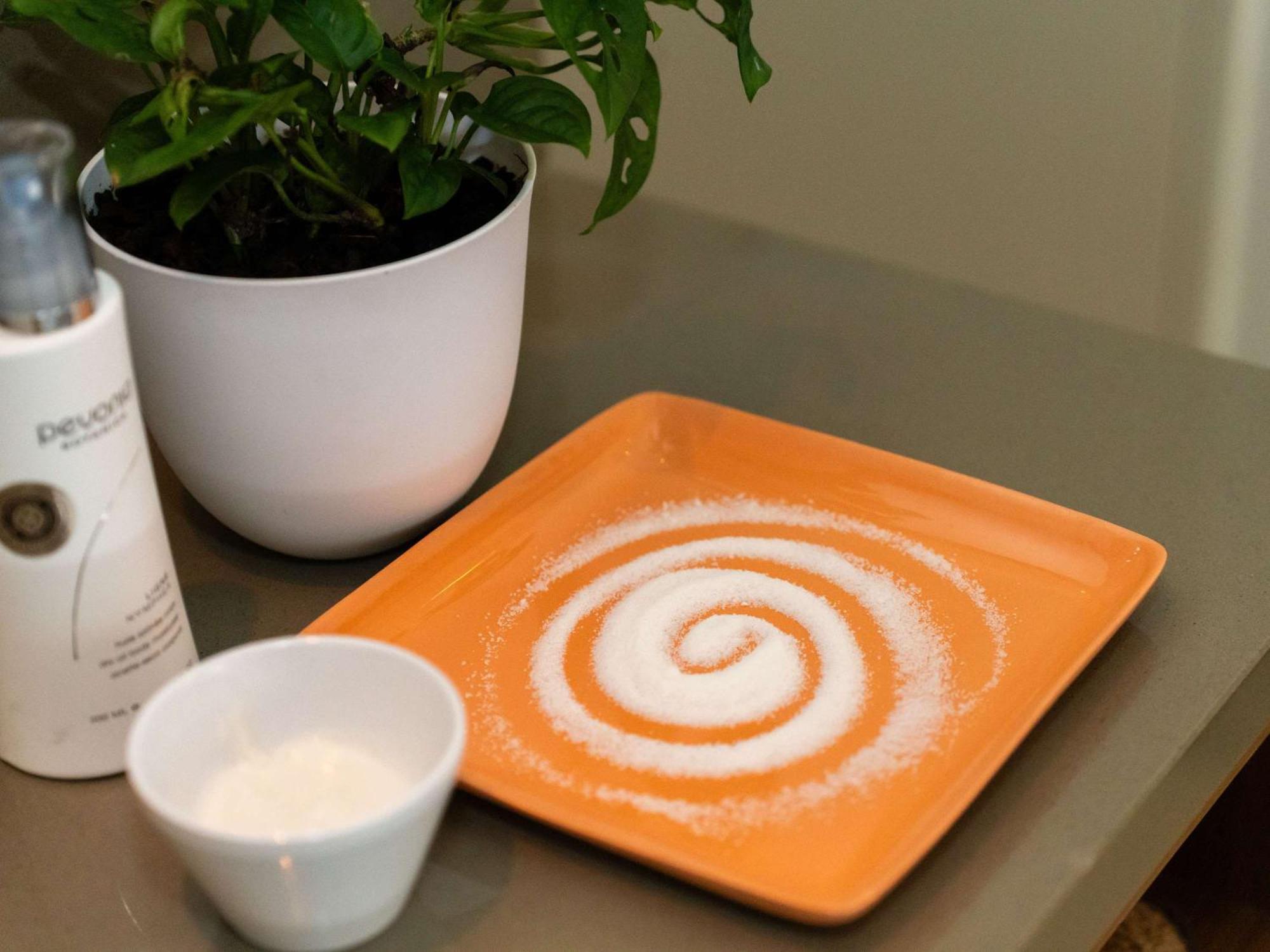 Pullman Cairns International Hotell Exteriör bild A plate of salt