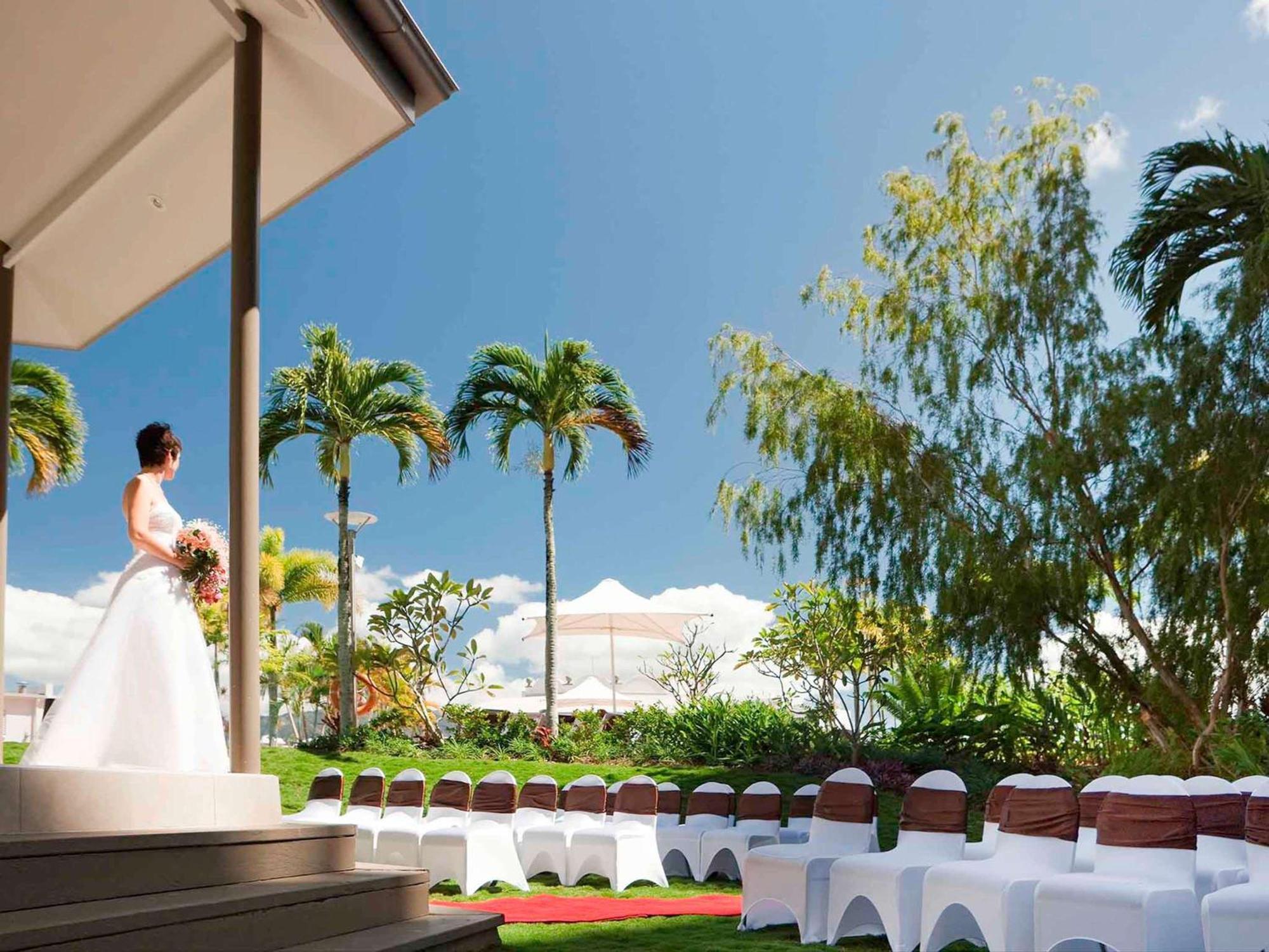 Pullman Cairns International Hotell Exteriör bild Wedding at the Royal Botanic Gardens, Victoria