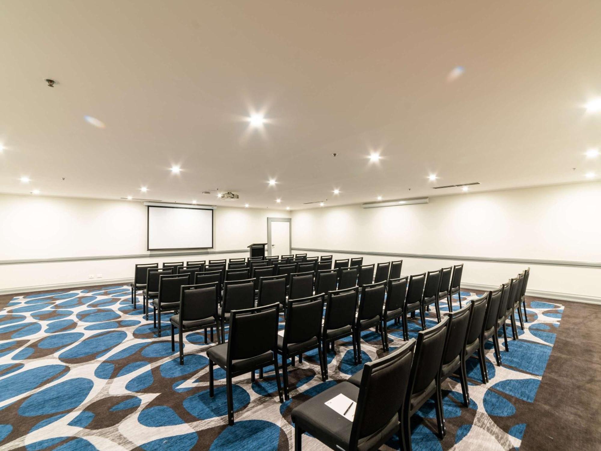 Pullman Cairns International Hotell Exteriör bild Meeting room at the hotel
