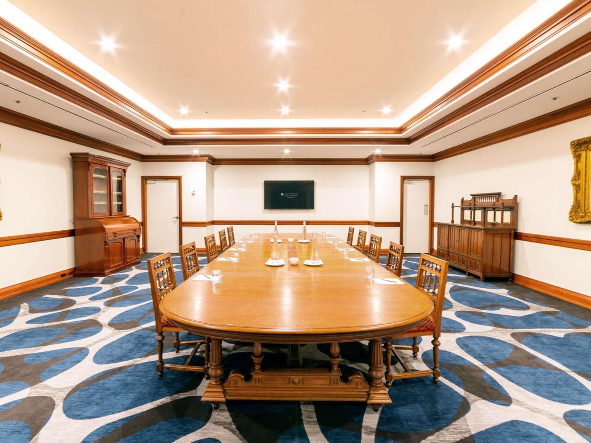 Pullman Cairns International Hotell Exteriör bild The boardroom of the Royal Thai Navy SEALs