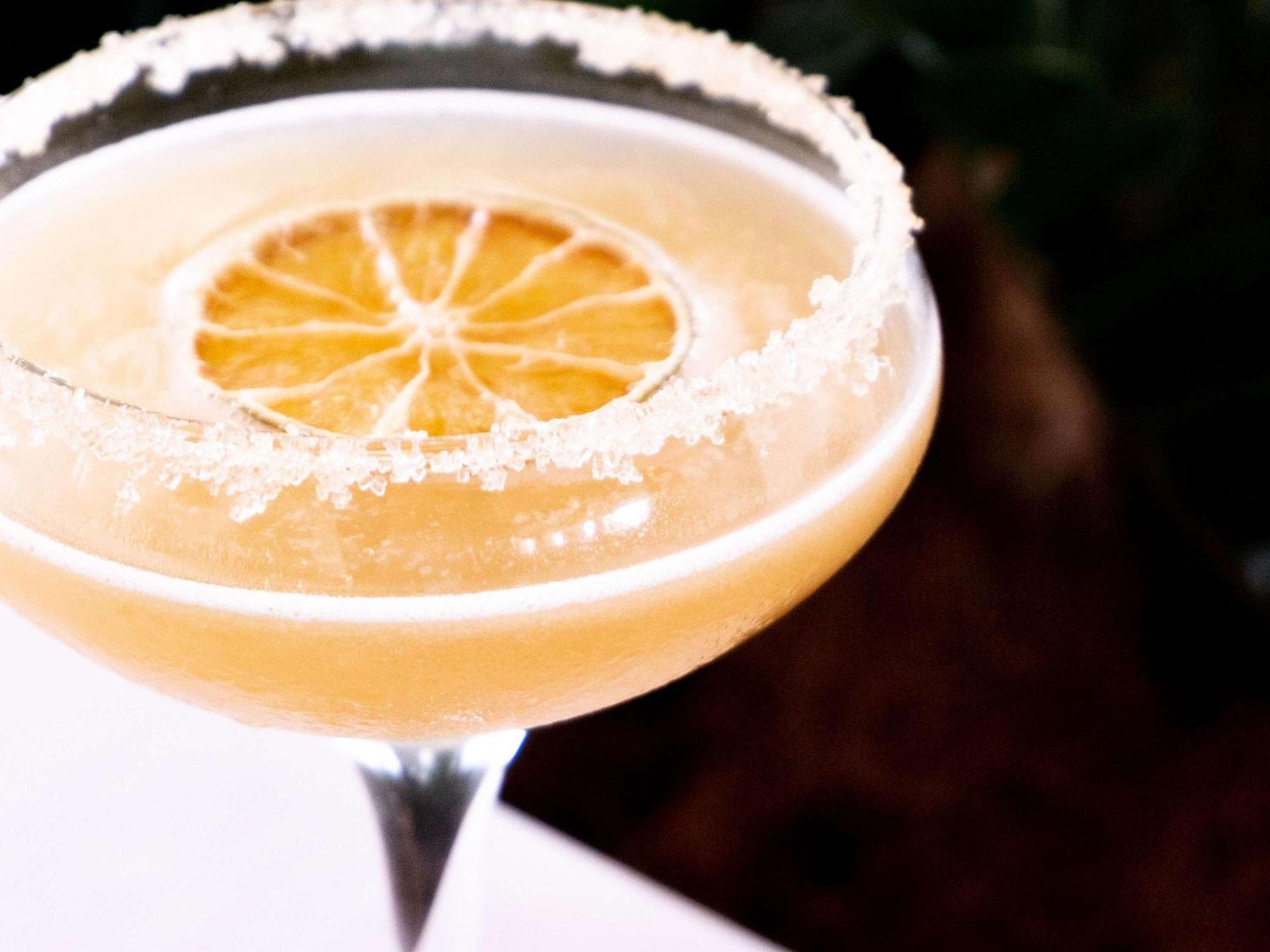Pullman Cairns International Hotell Exteriör bild A margarita garnished with lime