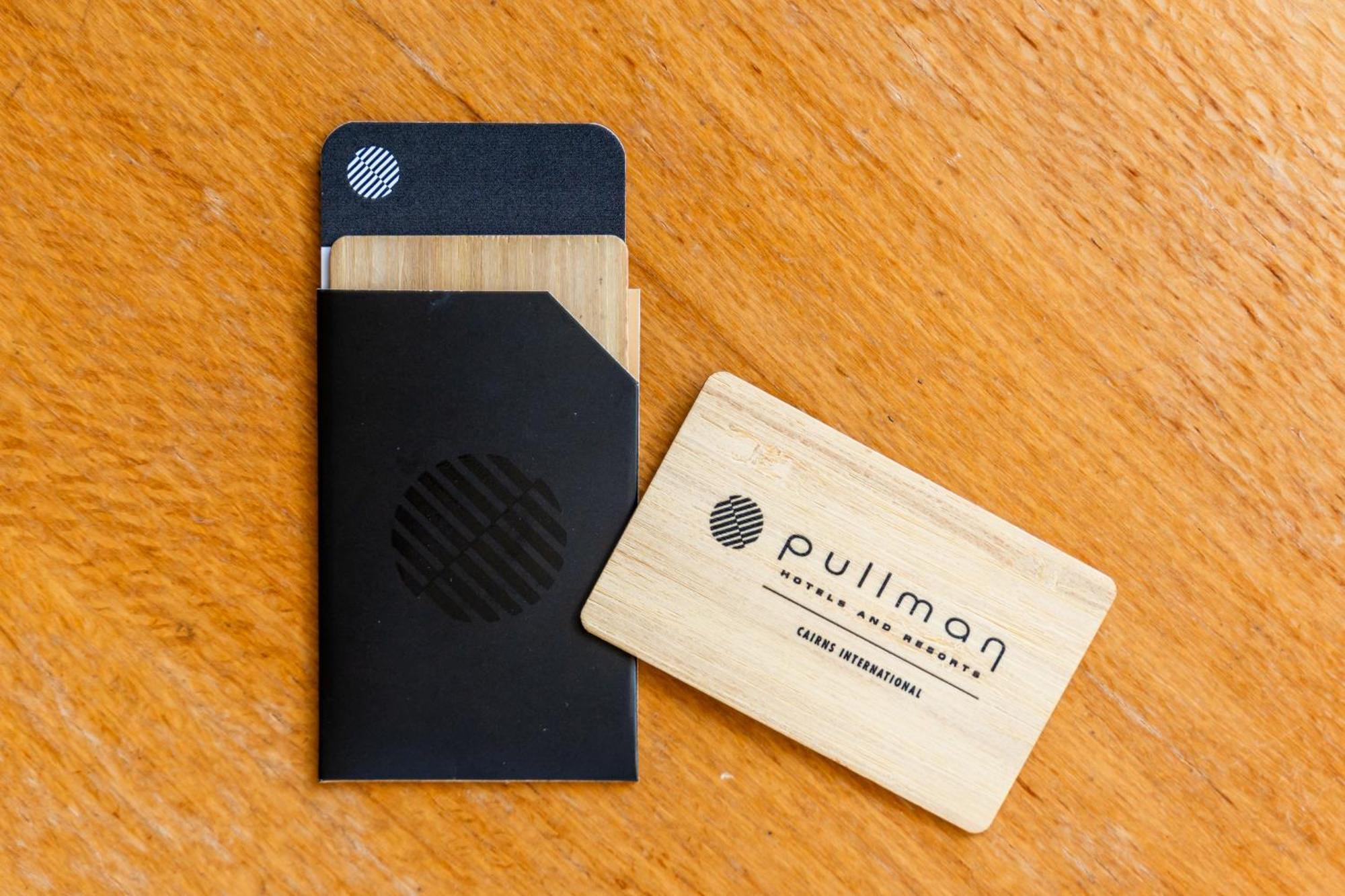 Pullman Cairns International Hotell Exteriör bild A wooden business card